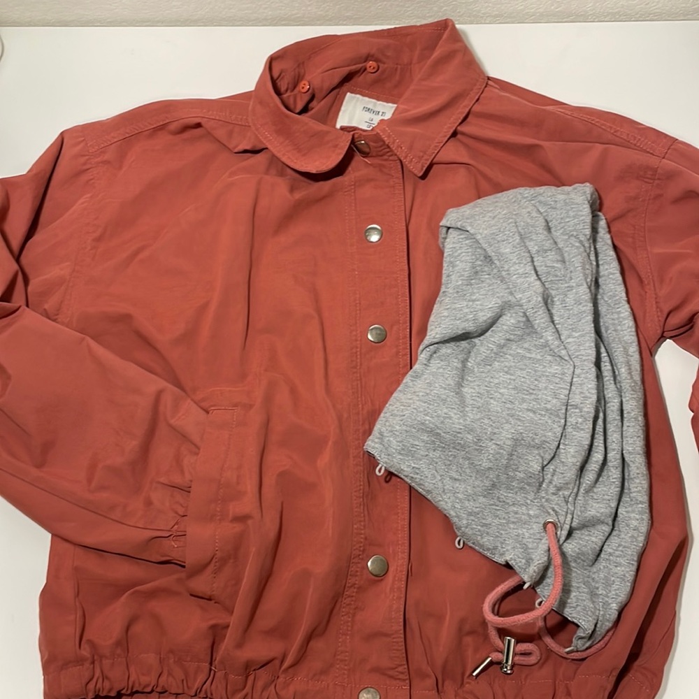 Adjustable Windbreaker with detachable hood